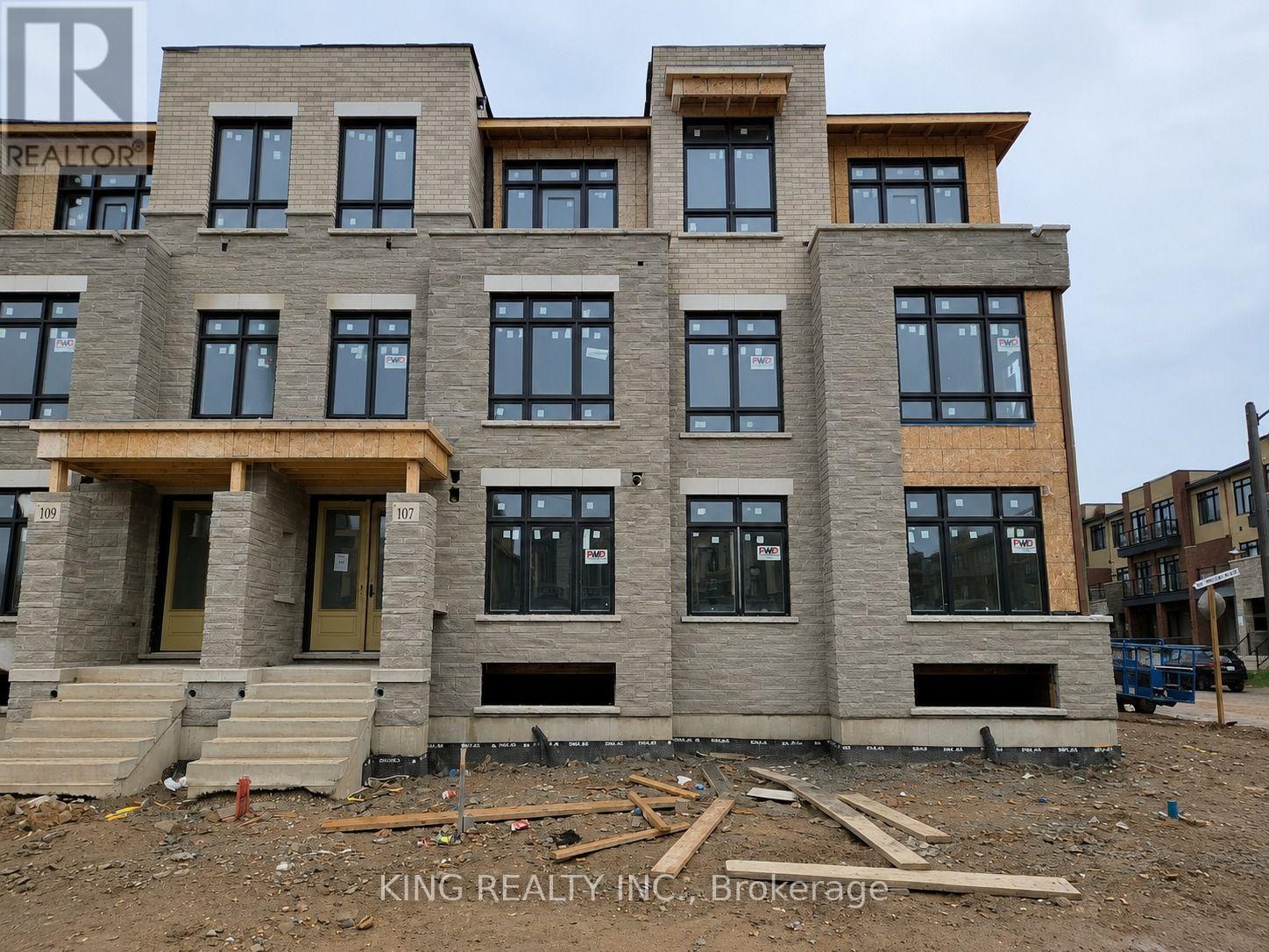 107 JACK BOWERBANK BOULEVARD, Oakville, Ontario