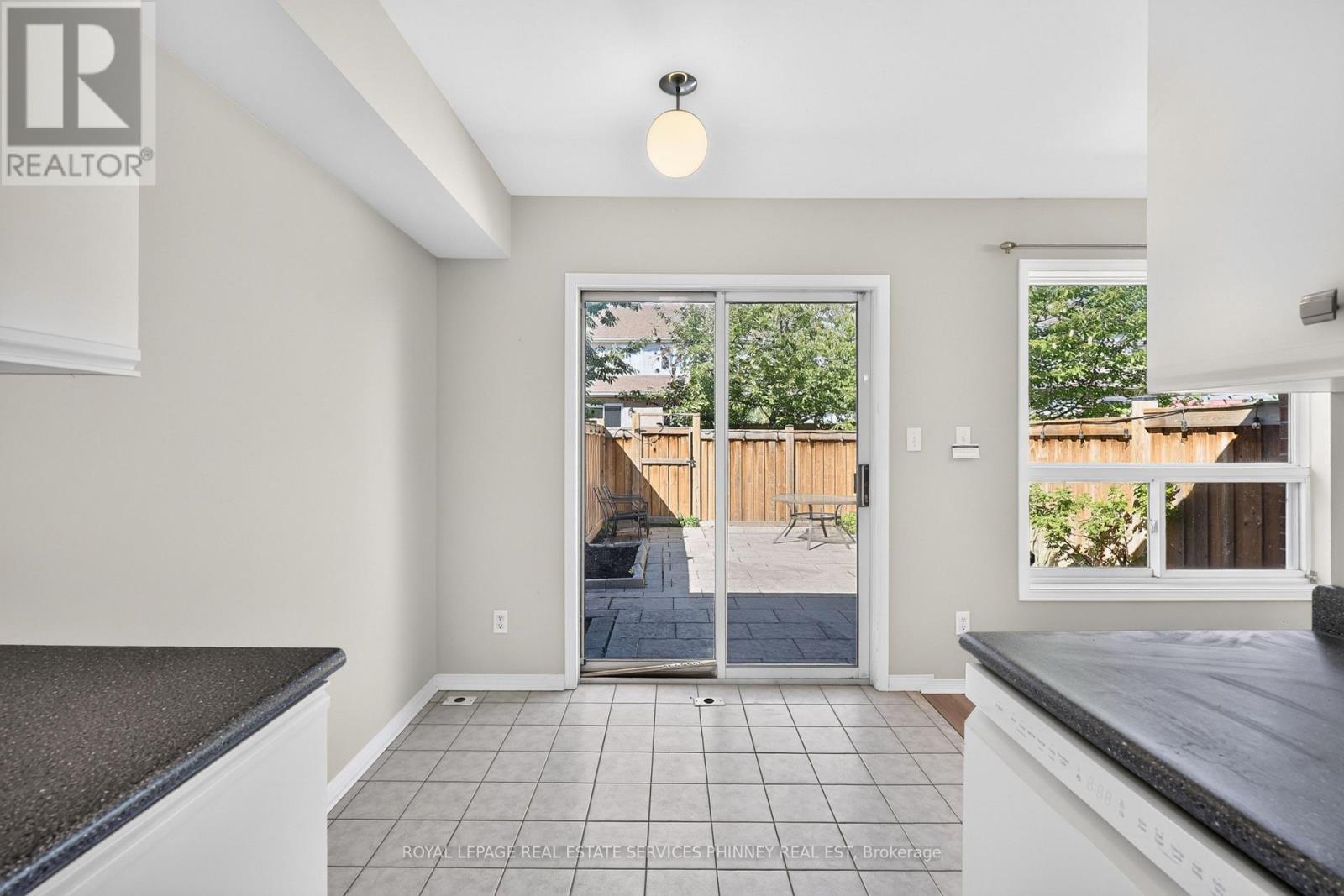 27 - 819 Village Green Boulevard, Mississauga, Ontario  L5E 3H7 - Photo 12 - W13872050