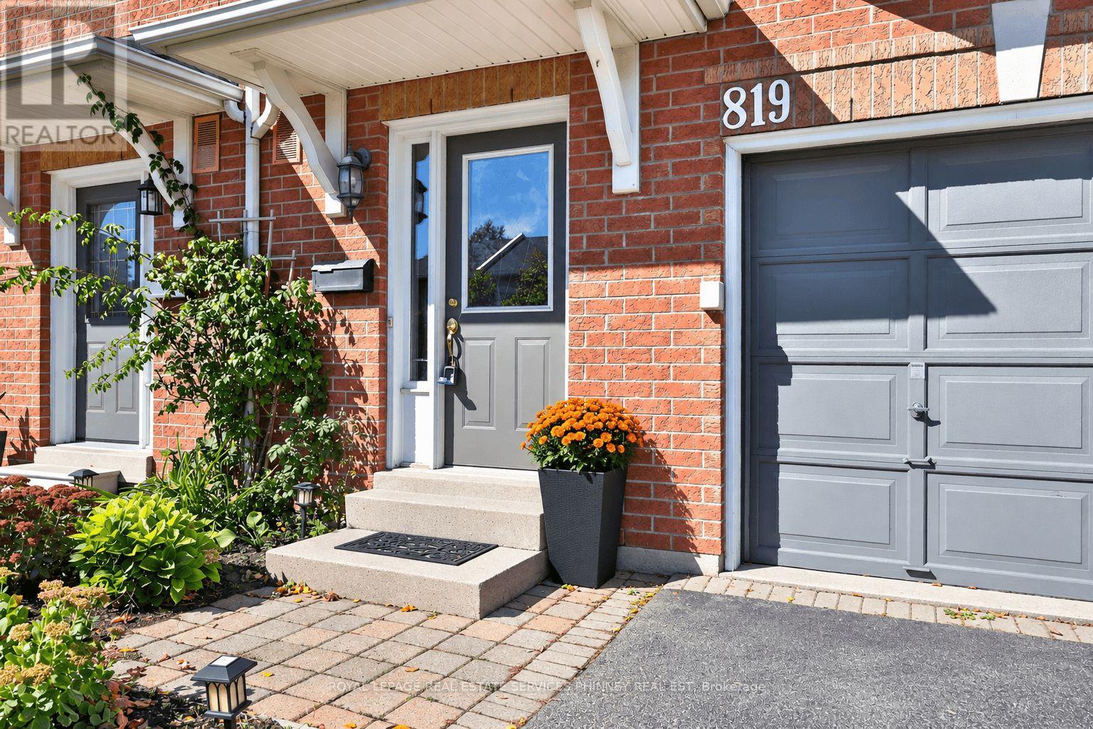 27 - 819 Village Green Boulevard, Mississauga, Ontario  L5E 3H7 - Photo 2 - W13872050