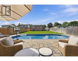95 CHILTON DRIVE, Hamilton, Ontario