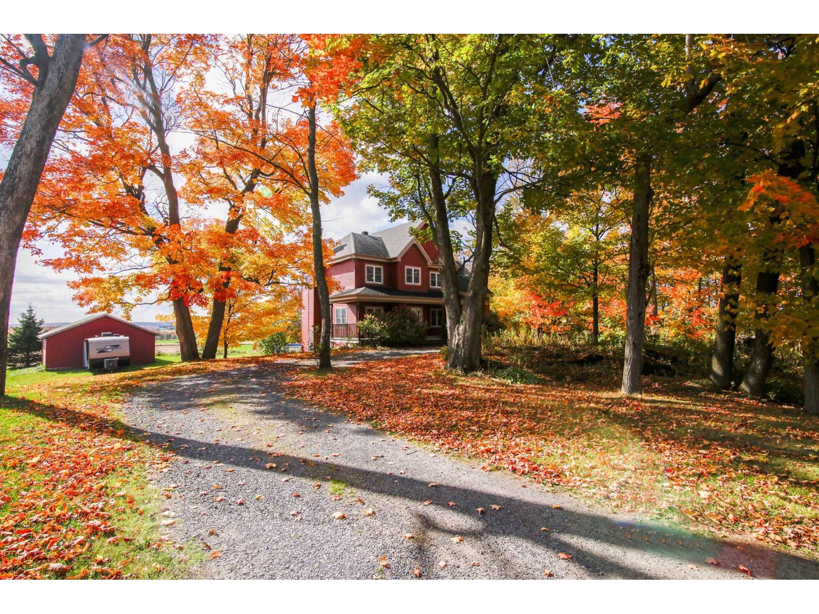 6006 Rue Principale Saint-Félix-de-Kingsey Quebec Canada J0B2T0 3
