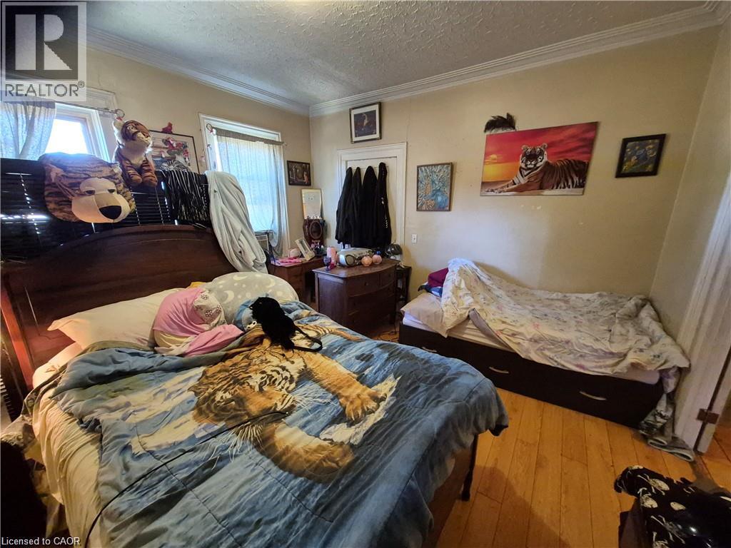 20 Carleton Street N, Thorold, Ontario  L2V 2A4 - Photo 9 - 40869507