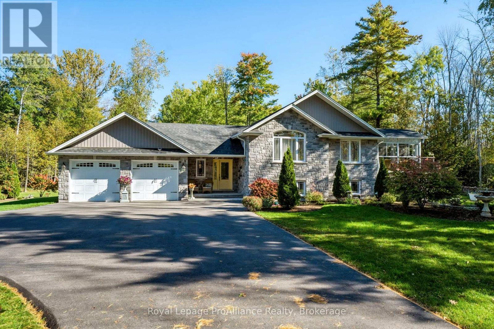 21502 Loyalist Parkway (Highway 33) Parkway, Prince Edward County, Ontario  K0K 1L0 - Photo 2 - X13872100