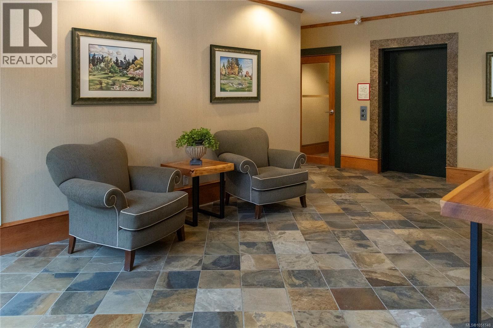 106 5329 Cordova Bay Rd