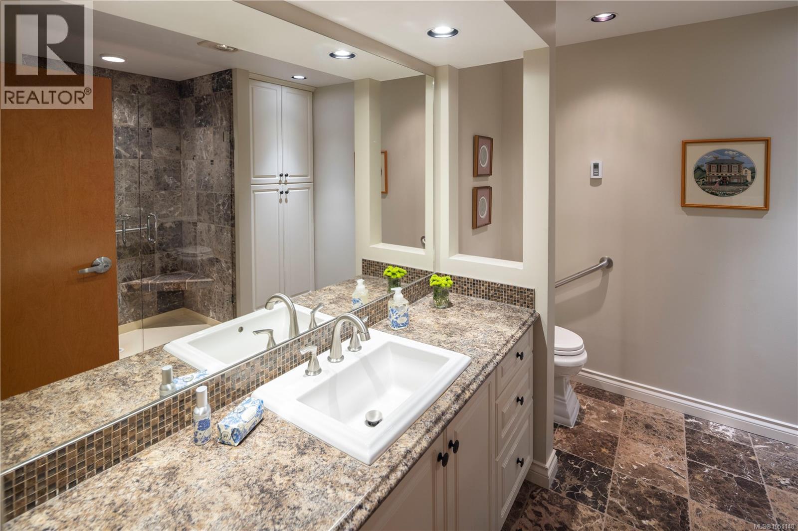106 5329 Cordova Bay Rd
