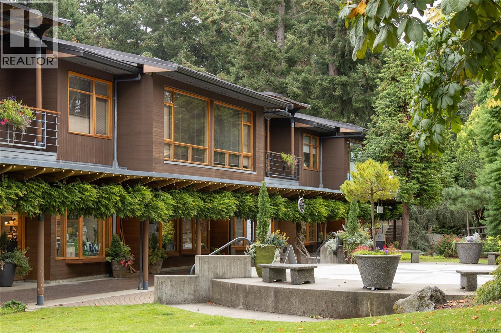 106 5329 Cordova Bay Rd