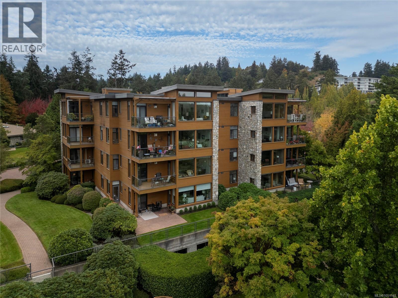 106 5329 Cordova Bay Rd