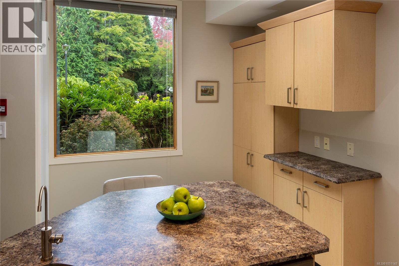 106 5329 Cordova Bay Rd