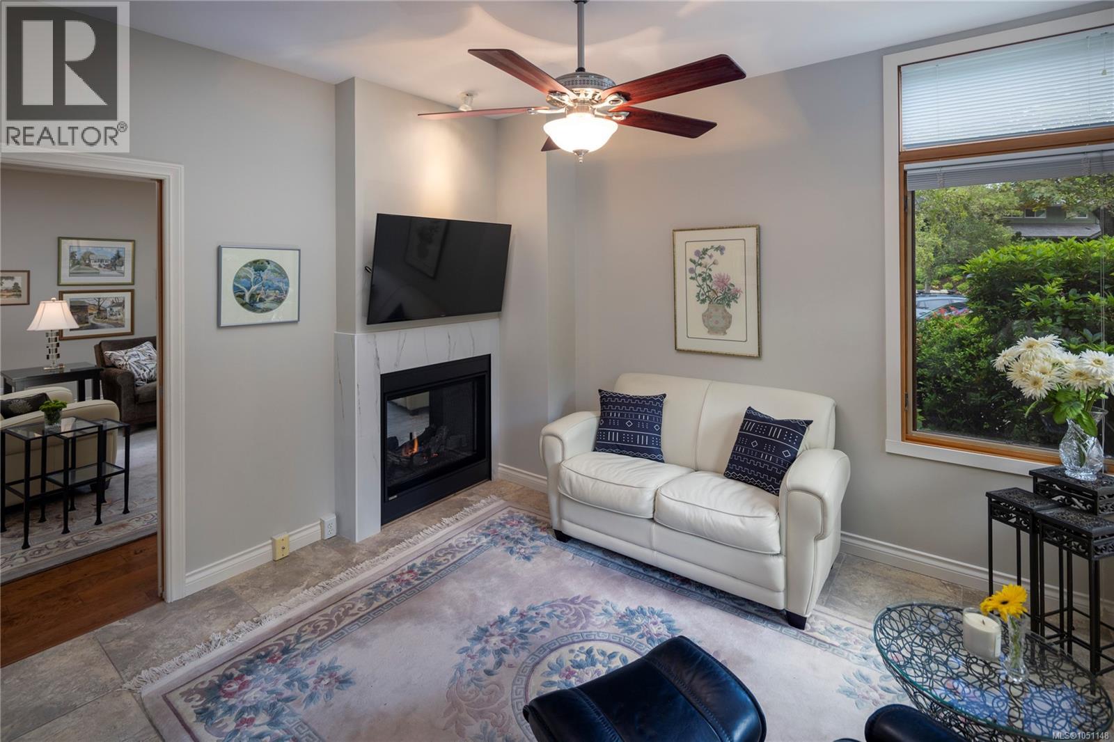 106 5329 Cordova Bay Rd