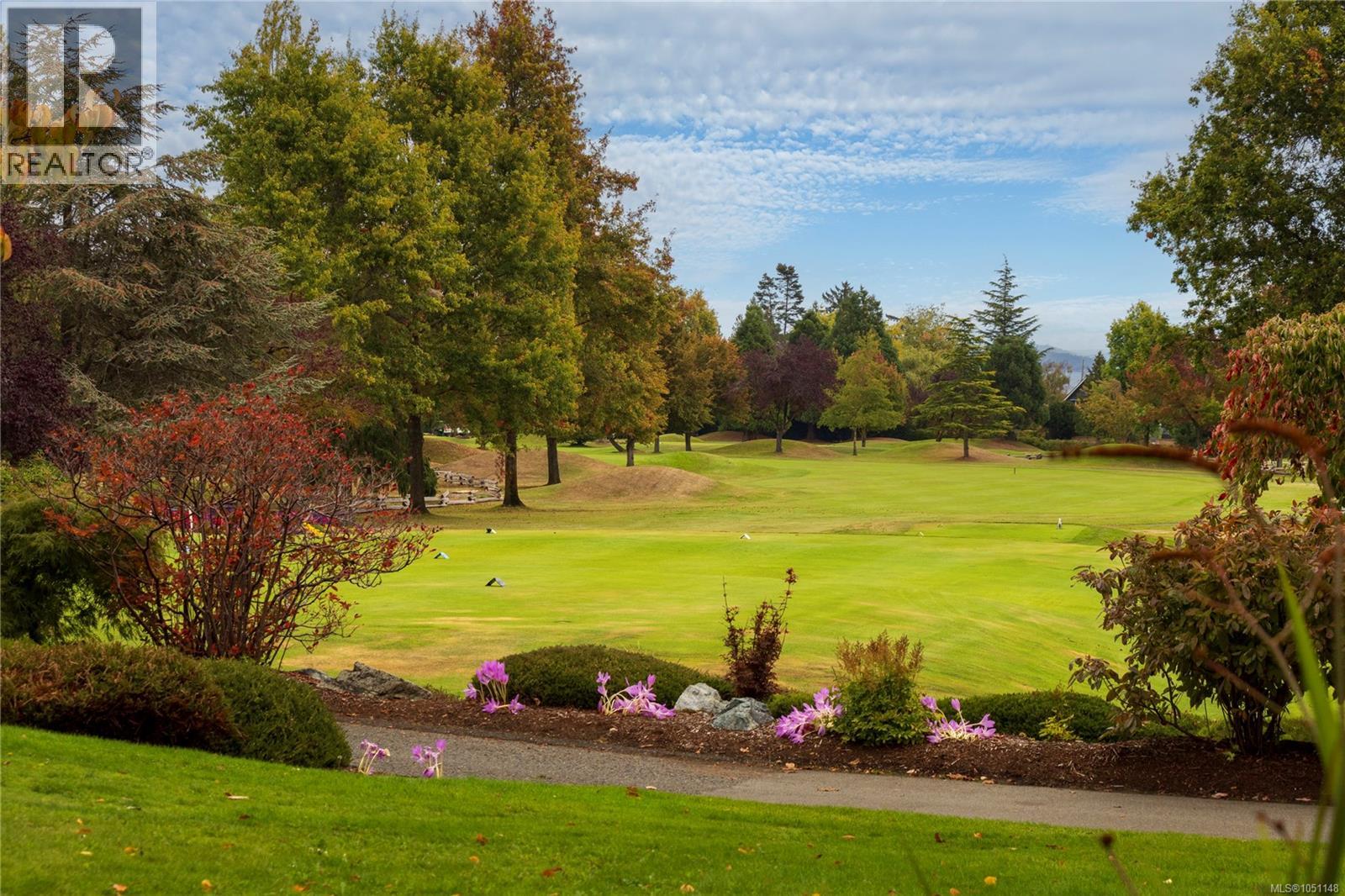 106 5329 Cordova Bay Rd
