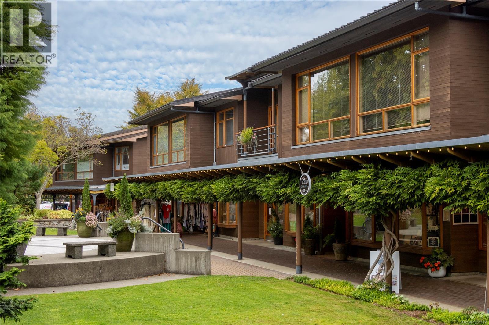 106 5329 Cordova Bay Rd