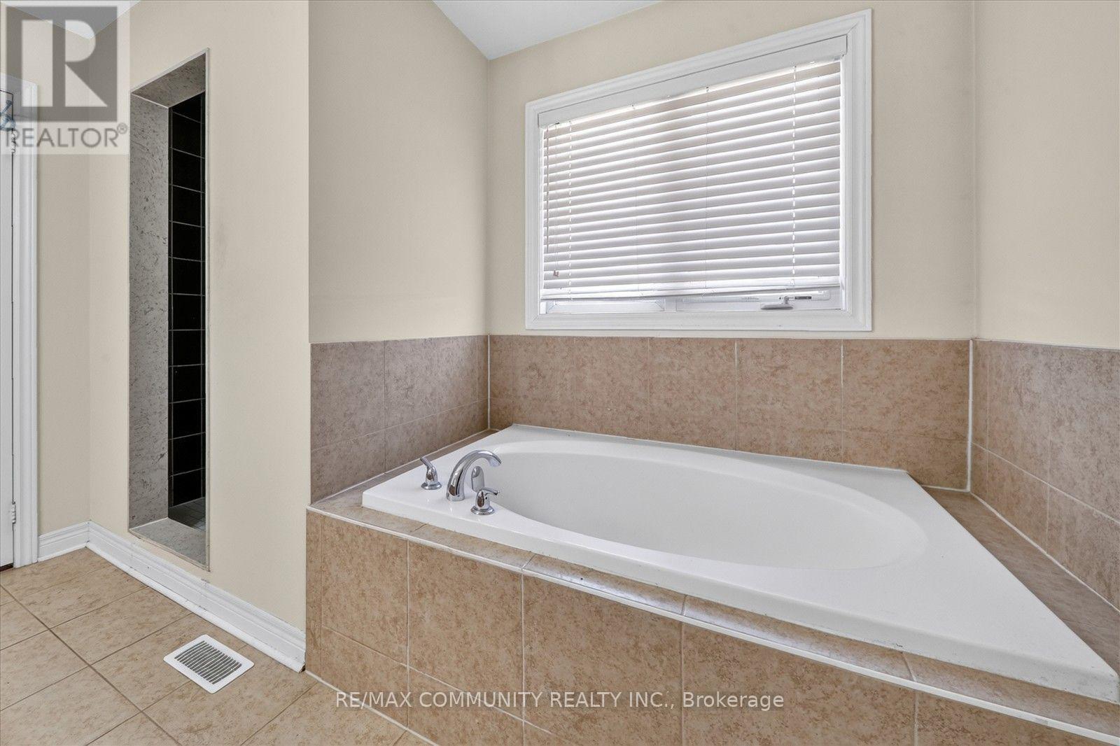 Main - 1550 Bruny Avenue, Pickering (Duffin Heights), Ontario  L1X 0C5 - Photo 20 - E13872138