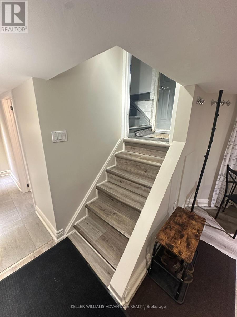 Lower - 256 Woodbine Avenue, Toronto, Ontario  M4L 3P2 - Photo 2 - E13872194