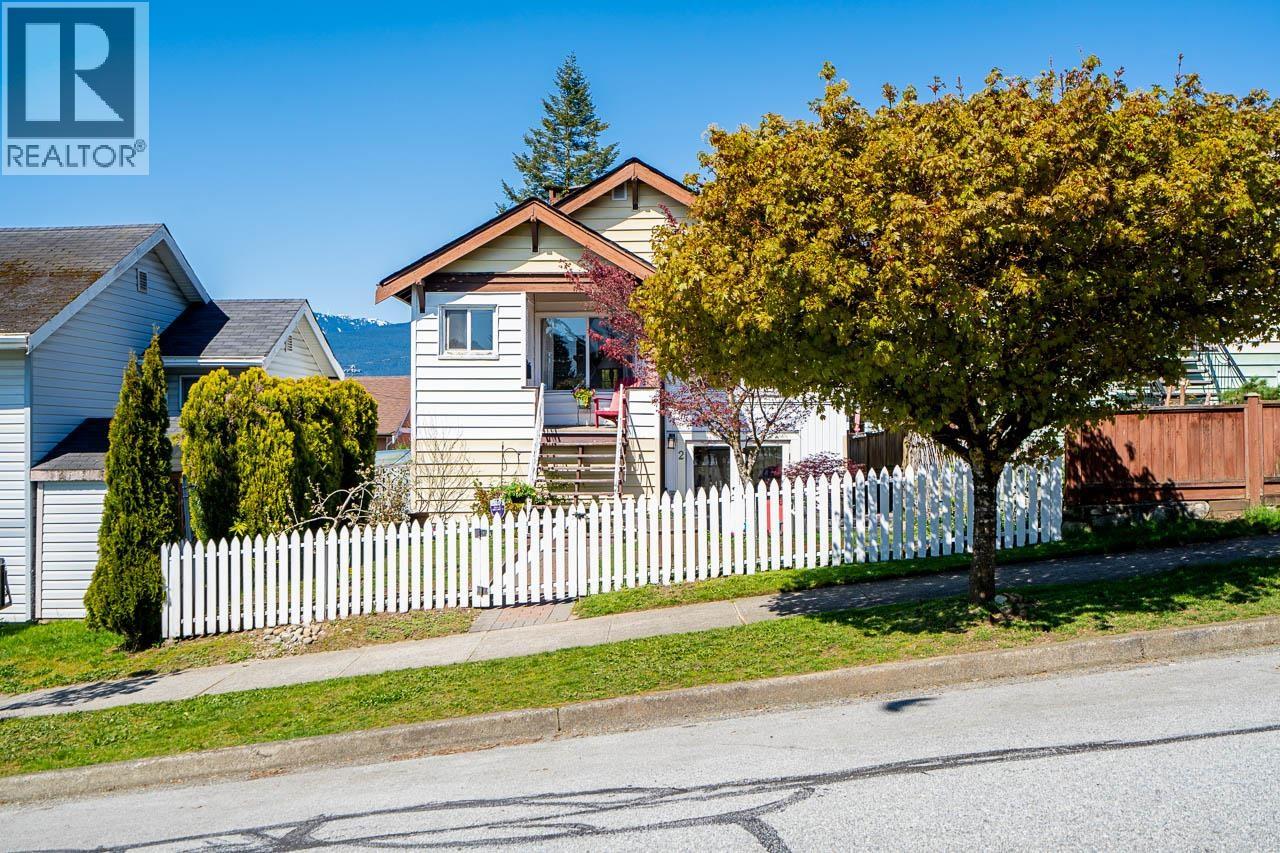 3415 Dundas Street, Vancouver, British Columbia  V5K 1R9 - Photo 2 - R3173282