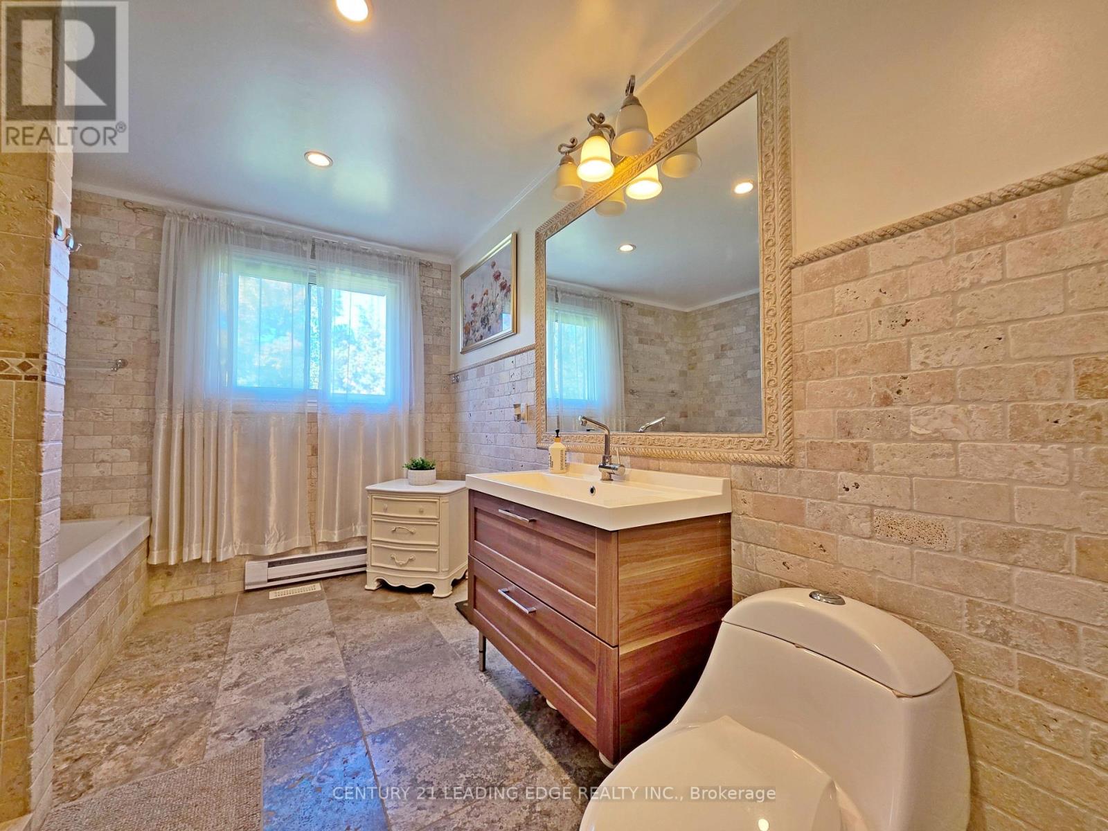 11 Brule Lakeway, Georgina, Ontario  L0E 1L0 - Photo 13 - N13872184