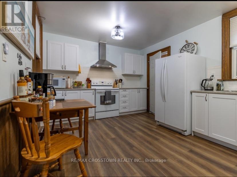 49 Park Street, Barrie (Queen's Park), Ontario  L4N 1H7 - Photo 28 - S13872204