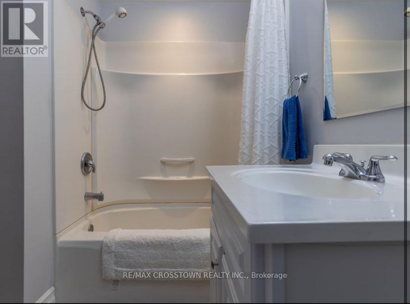 49 Park Street, Barrie (Queen's Park), Ontario  L4N 1H7 - Photo 35 - S13872204