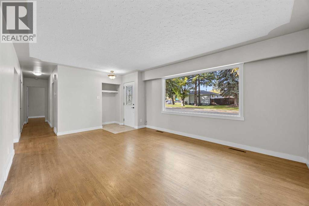 48 Selkirk Drive SW, Calgary, Alberta  T2W 0M2 - Photo 6 - A2349584