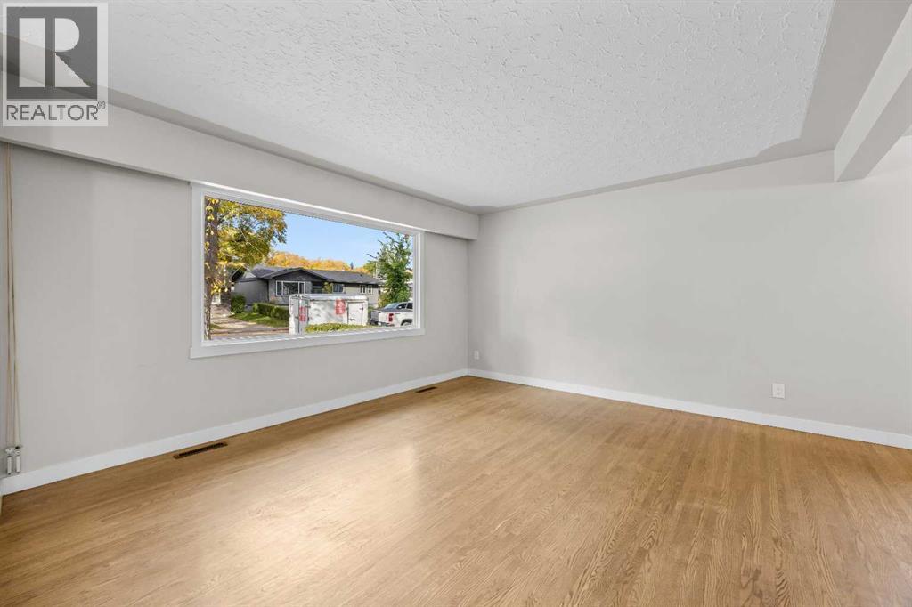 48 Selkirk Drive SW, Calgary, Alberta  T2W 0M2 - Photo 5 - A2349584
