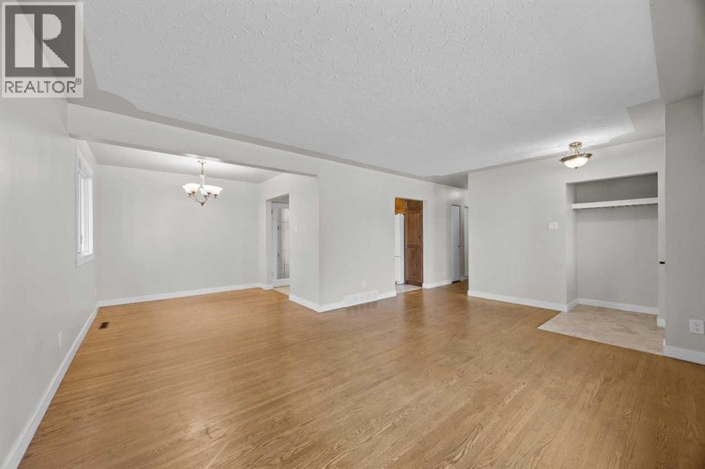48 Selkirk Drive SW, Calgary, Alberta  T2W 0M2 - Photo 7 - A2349584
