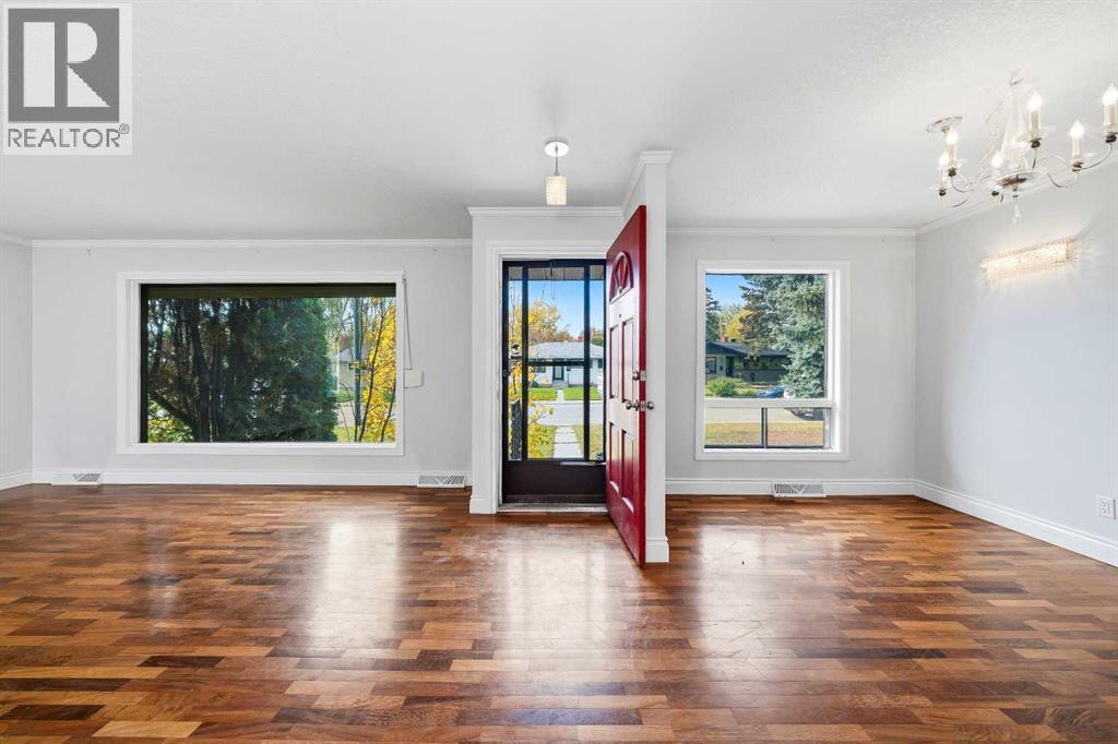 7412 Fleetwood Drive SE, Calgary, Alberta  T2H 0X1 - Photo 2 - A2349626