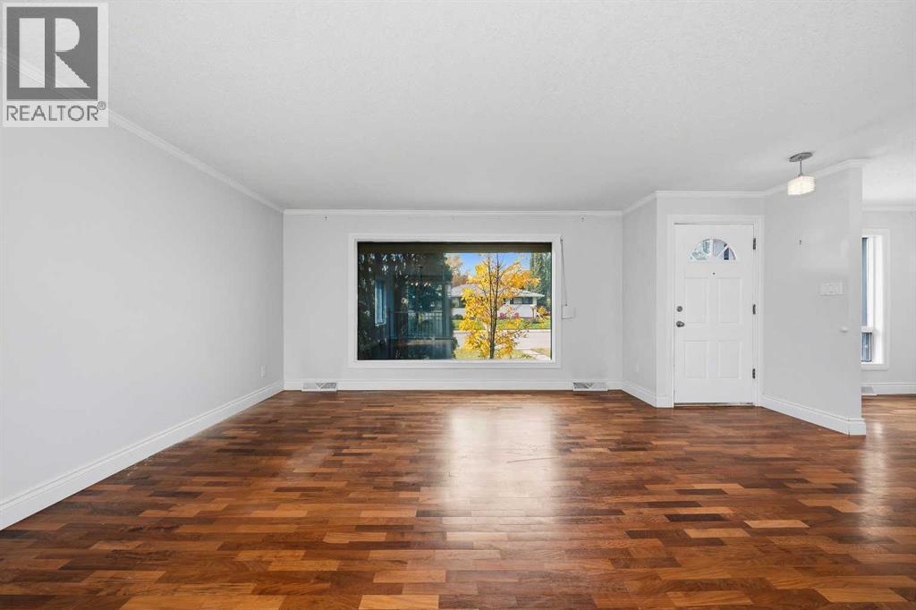 7412 Fleetwood Drive SE, Calgary, Alberta  T2H 0X1 - Photo 5 - A2349626