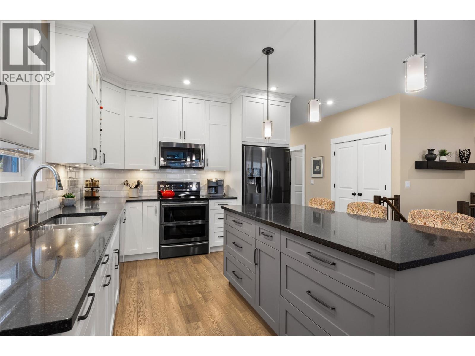 1538 EMERALD Drive