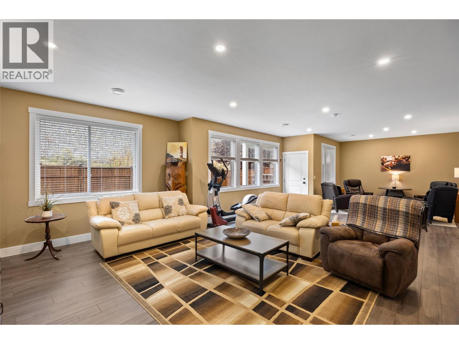 1538 EMERALD Drive