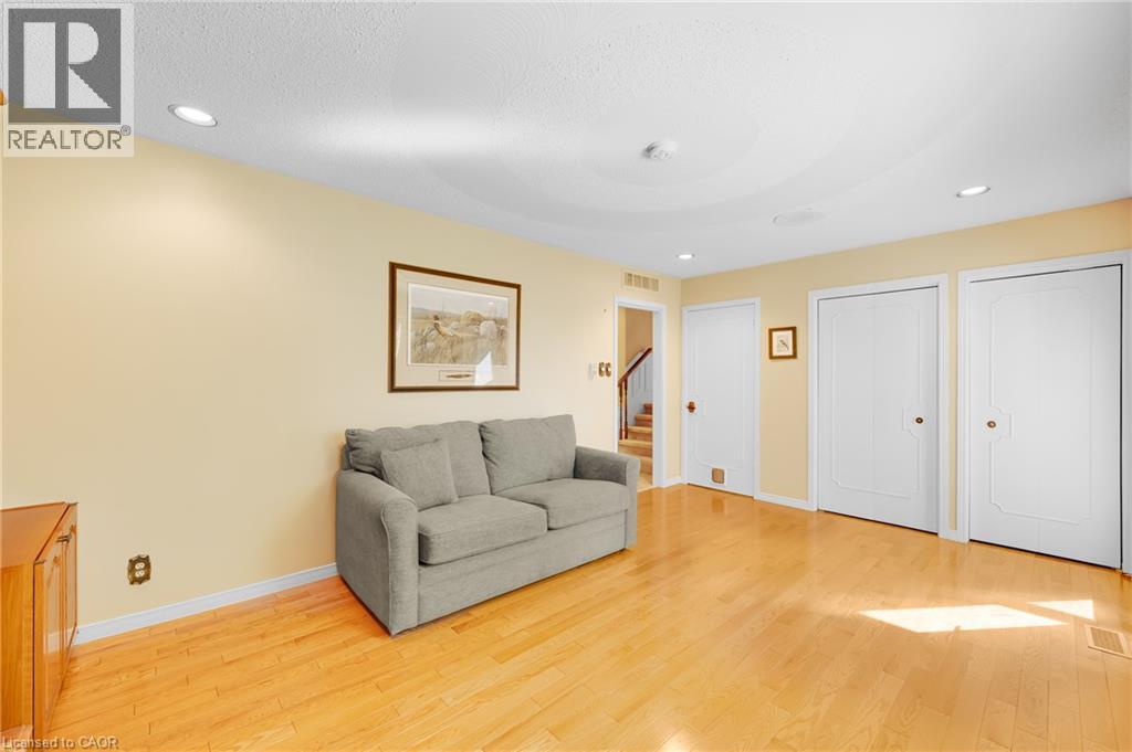 588 Louise Drive, Burlington, Ontario  L7L 2T9 - Photo 9 - 40867863