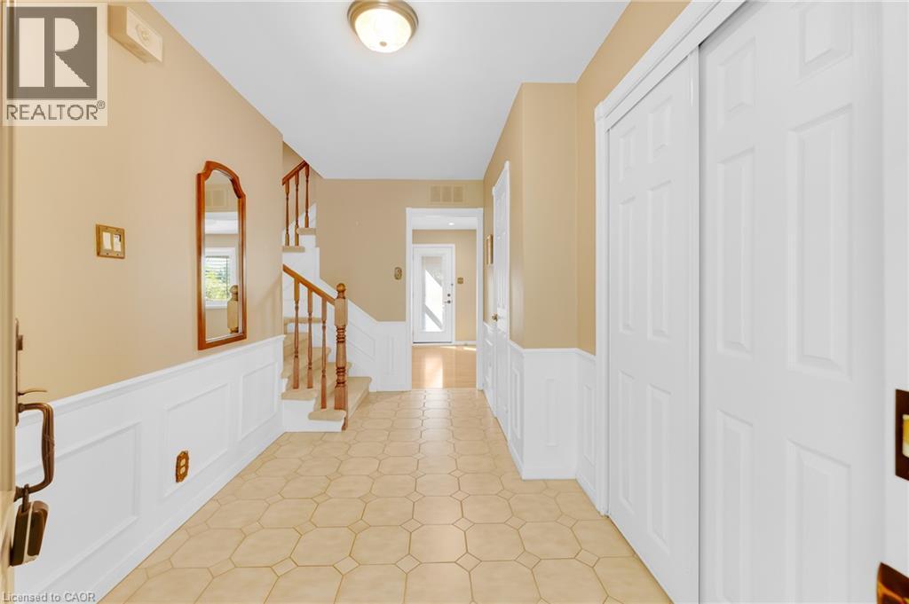 588 Louise Drive, Burlington, Ontario  L7L 2T9 - Photo 5 - 40867863