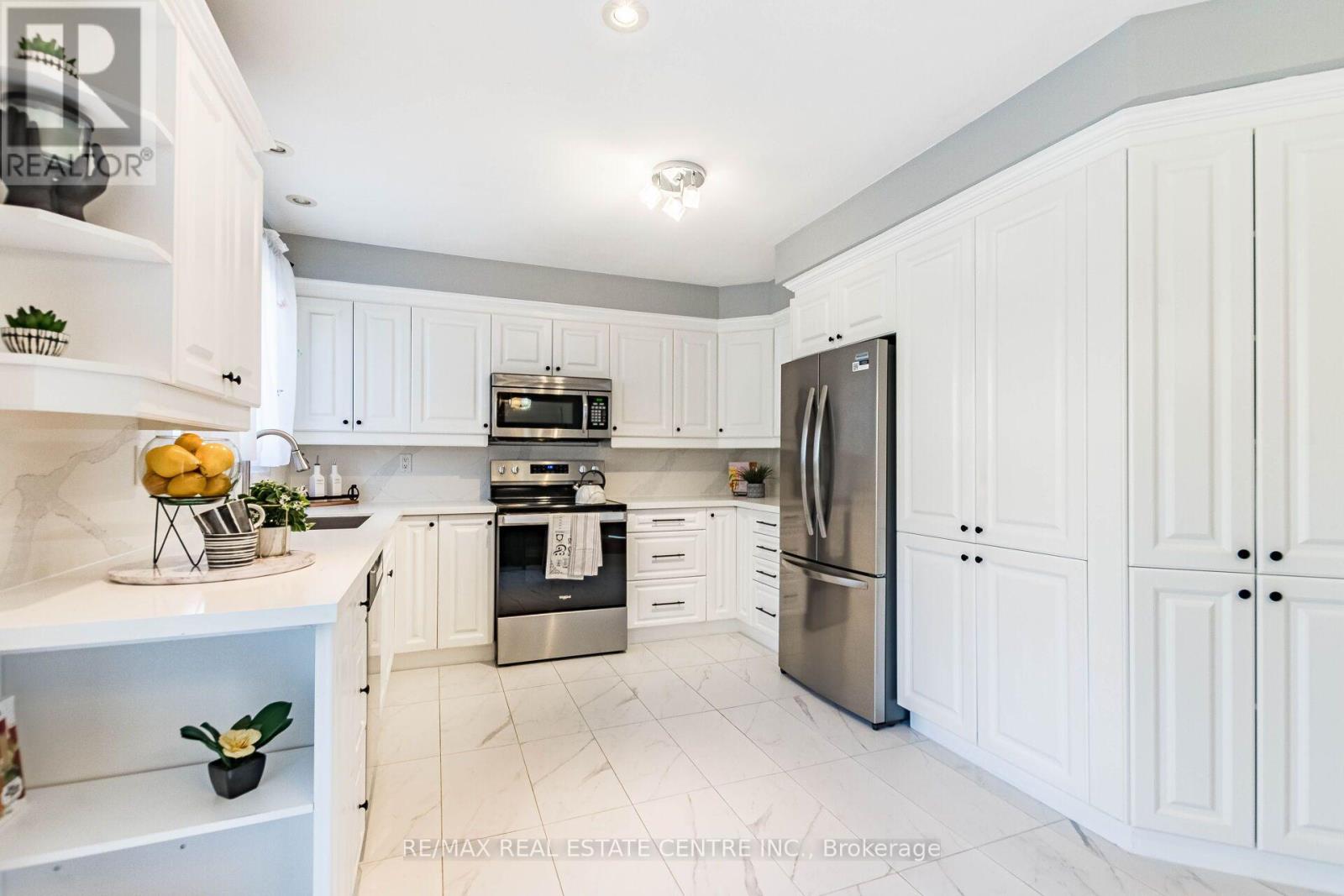 1153 Deer Run, Mississauga, Ontario  L5C 3S3 - Photo 15 - W13872090