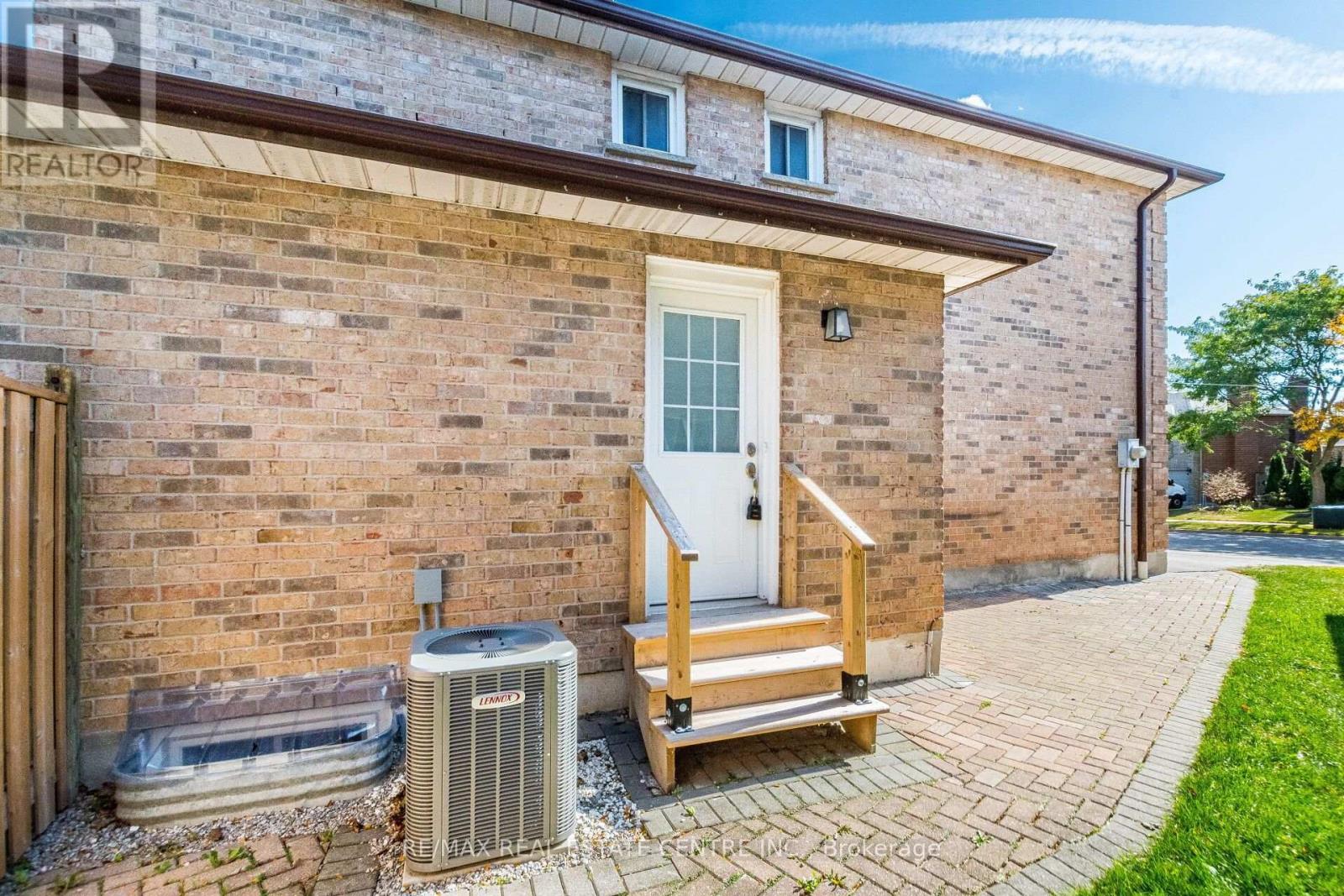 1153 Deer Run, Mississauga, Ontario  L5C 3S3 - Photo 39 - W13872090