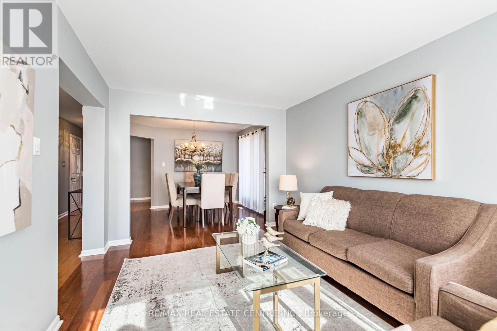 1153 Deer Run, Mississauga, Ontario  L5C 3S3 - Photo 4 - W13872090
