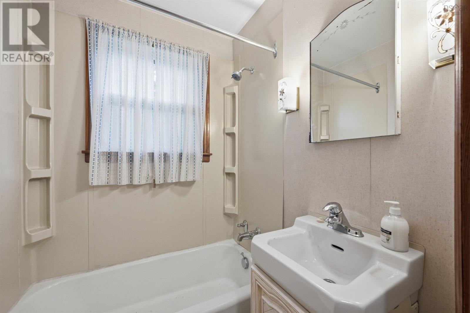 4 Holland Avenue, Bedford, Nova Scotia  B4A 1L4 - Photo 14 - 202624796