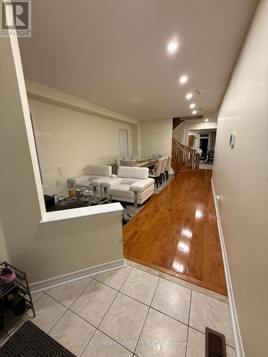 41 Cape Dorset Crescent, Brampton, Ontario  L6R 3K9 - Photo 7 - W13869454