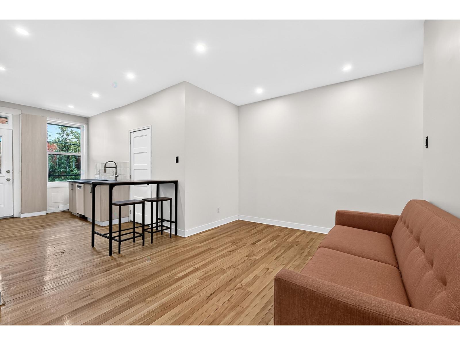 5475 7e Avenue Montréal (Rosemont/La Petite-Patrie) Quebec Canada H1Y2N4 4