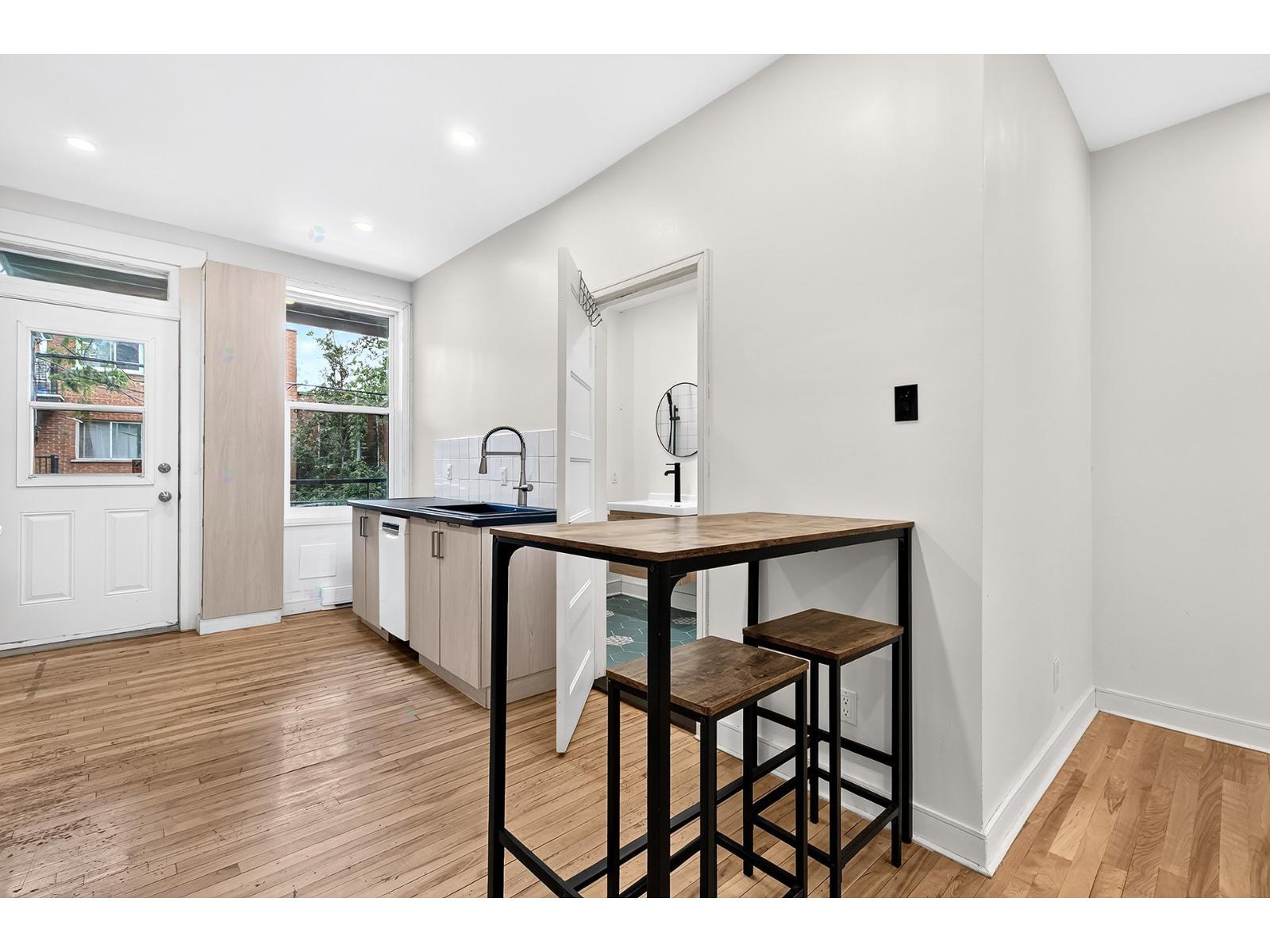 5475 7e Avenue Montréal (Rosemont/La Petite-Patrie) Quebec Canada H1Y2N4 5