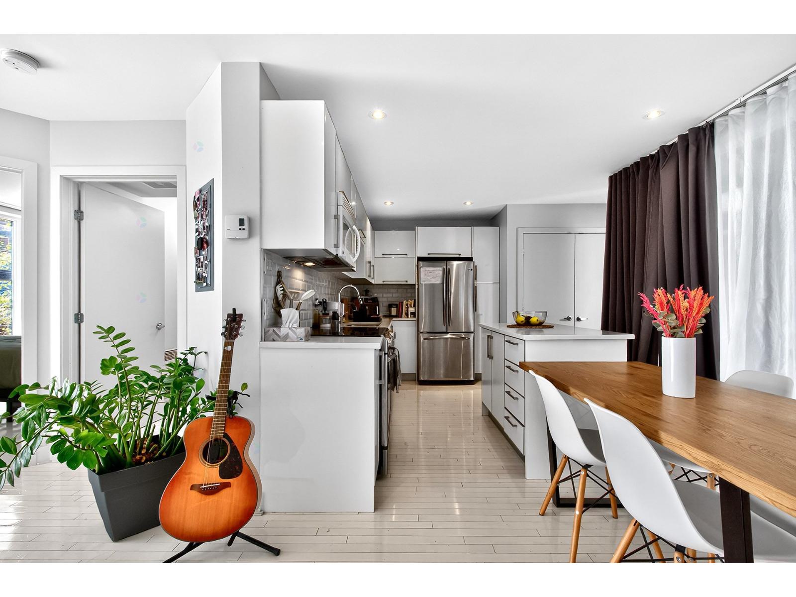 3850 Rue St-André|#202 Montréal (Le Plateau-Mont-Royal) Quebec Canada H2L3V9 5