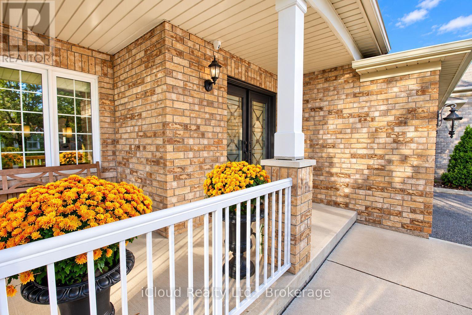20 Beavervalley Drive, Brampton, Ontario  L7A 3L5 - Photo 2 - W13871826