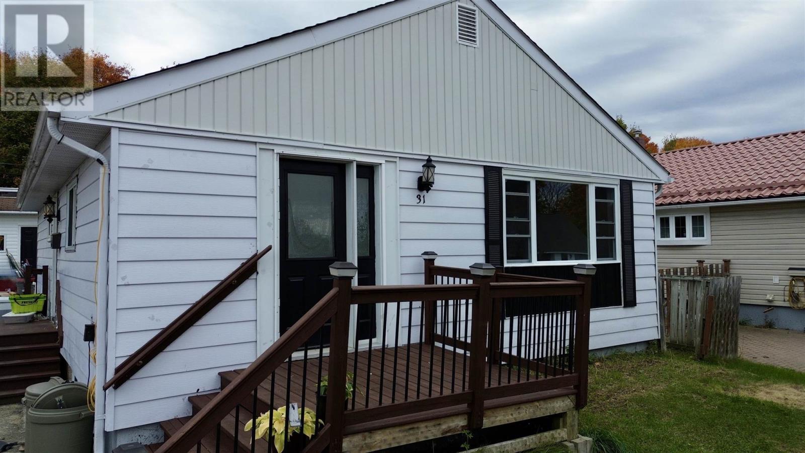 31 Hirshhorn Ave, Elliot Lake, Ontario  P5A 1P3 - Photo 3 - SM262345