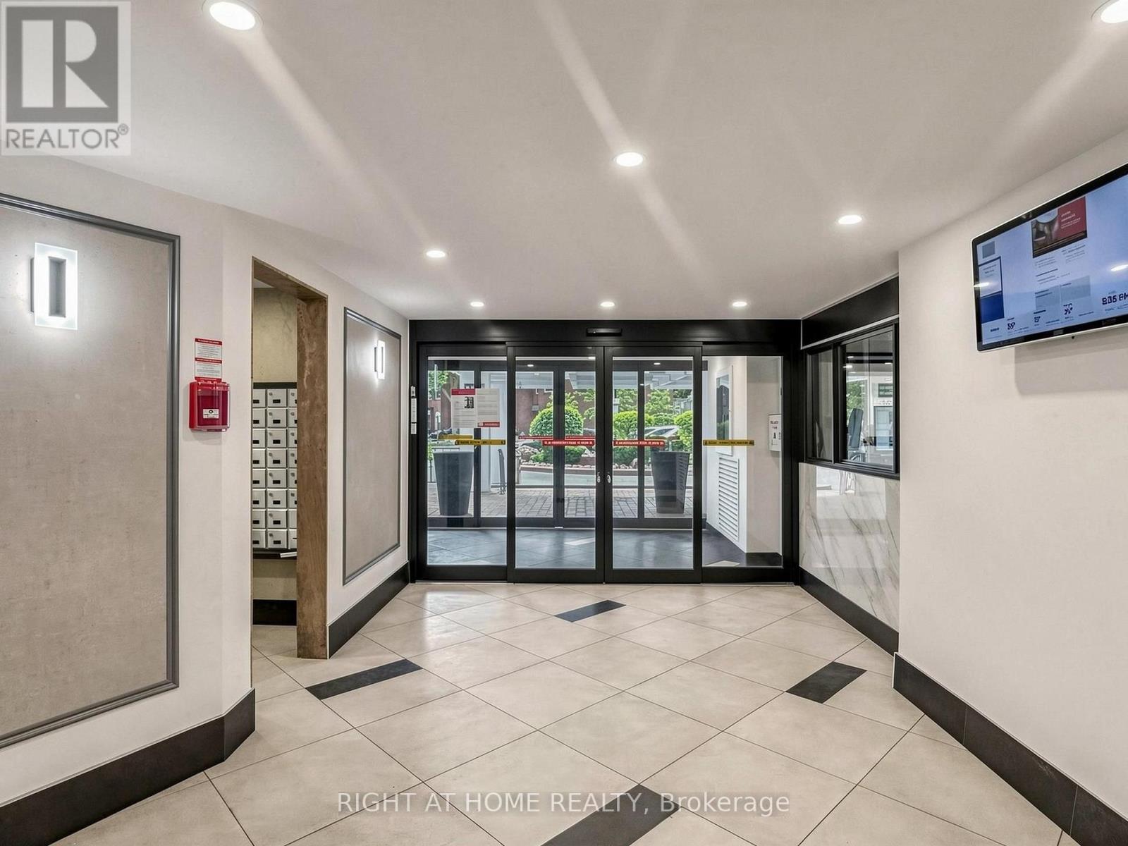 915 - 5 Vicora Linkway Way, Toronto, Ontario  M3C 1A5 - Photo 5 - C13872442