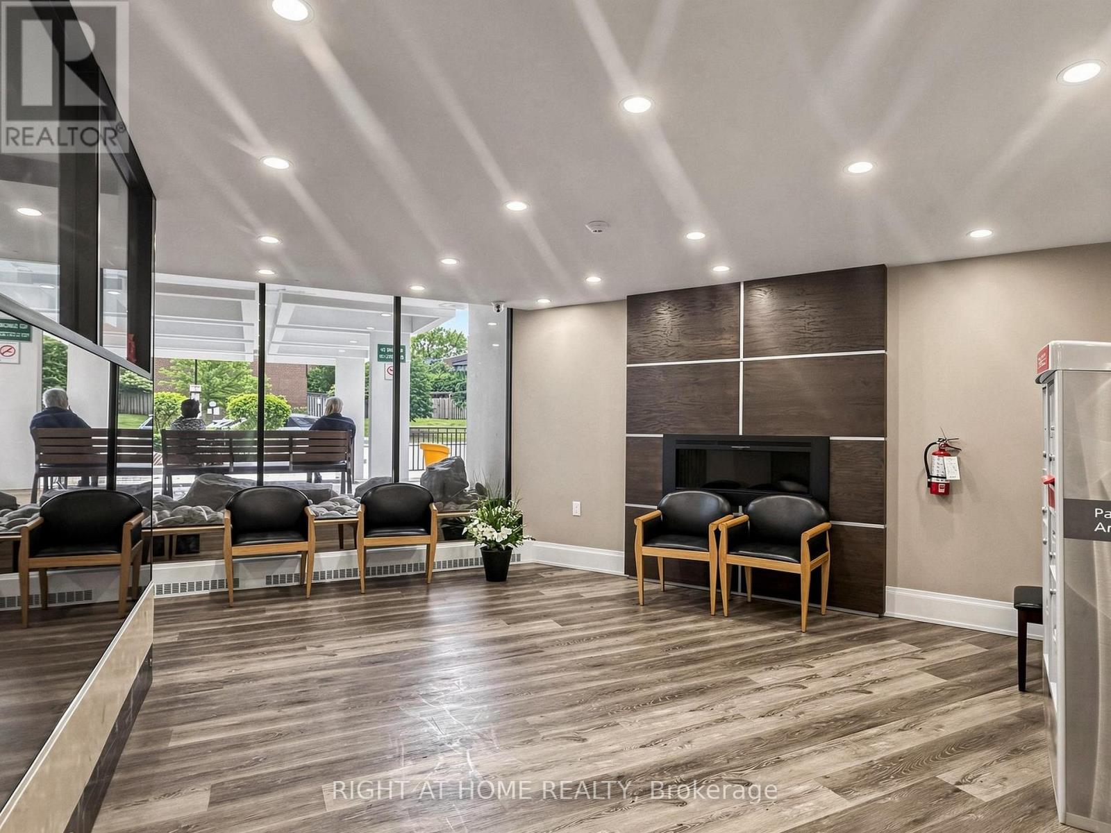 915 - 5 Vicora Linkway Way, Toronto, Ontario  M3C 1A5 - Photo 7 - C13872442