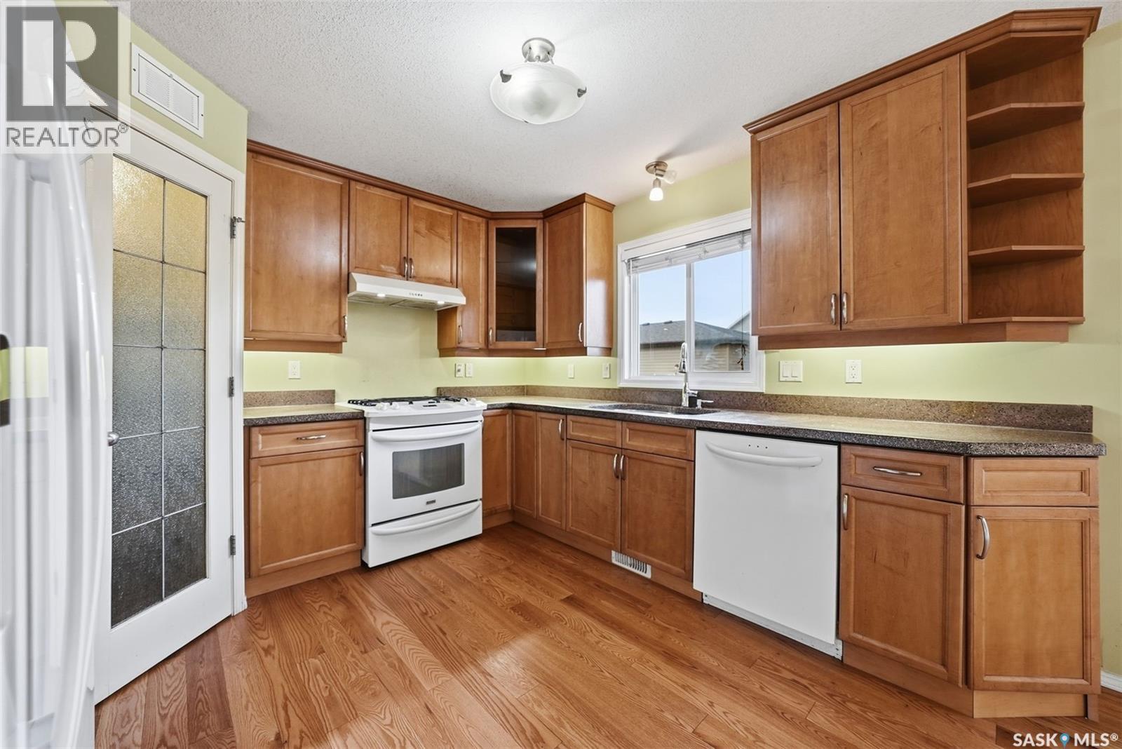 110 East Hampton Boulevard, Saskatoon, Saskatchewan  S7R 0A8 - Photo 8 - SK050568