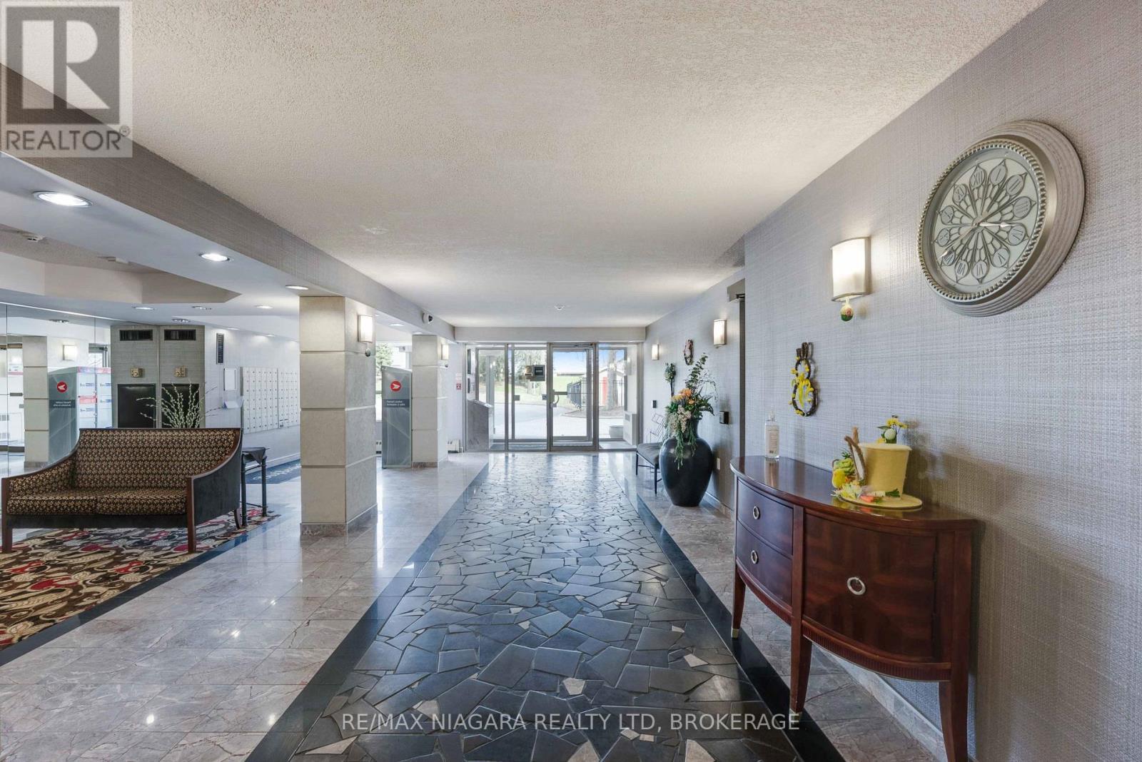 702 - 5100 Dorchester Road E, Niagara Falls, Ontario  L2E 7H4 - Photo 2 - X13871170