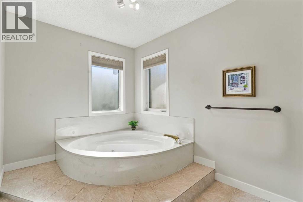 21 Mt Robson Close SE, Calgary, Alberta  T2Z 2B8 - Photo 24 - A2349441