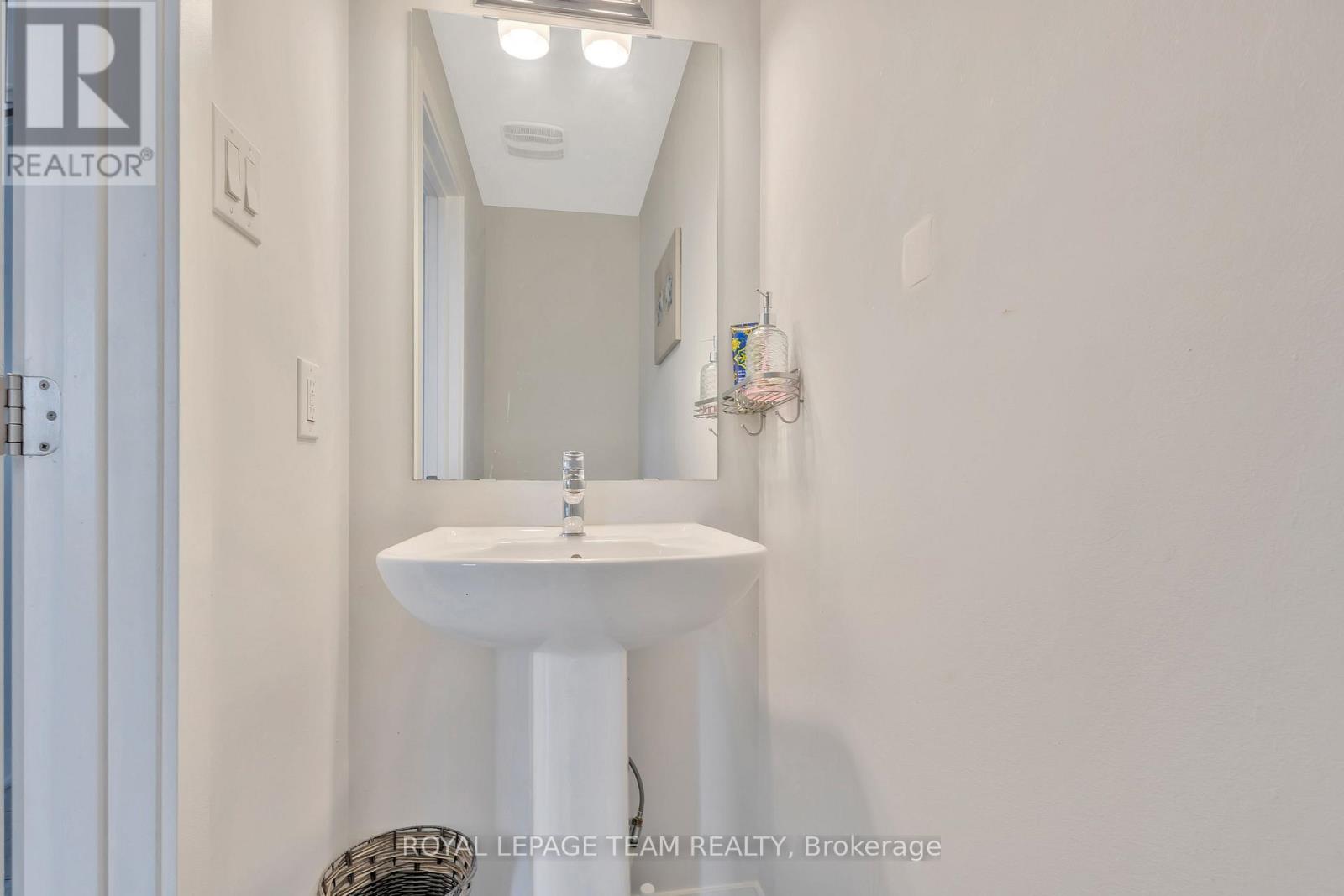 2501 Watercolours Way, Ottawa, Ontario  K2J 7B1 - Photo 2 - X13872276