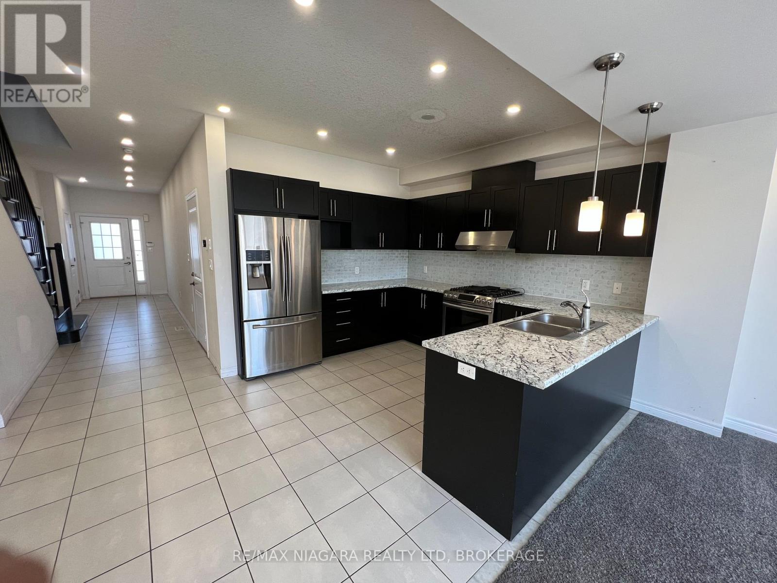 23 Fairgrounds Drive, Hamilton (Binbrook), Ontario L0R 1C0 - Photo 13 - X13872248