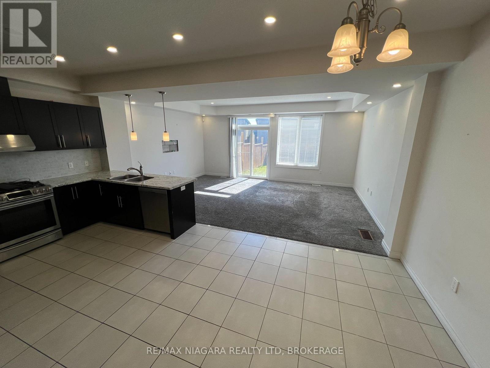 23 Fairgrounds Drive, Hamilton (Binbrook), Ontario L0R 1C0 - Photo 15 - X13872248