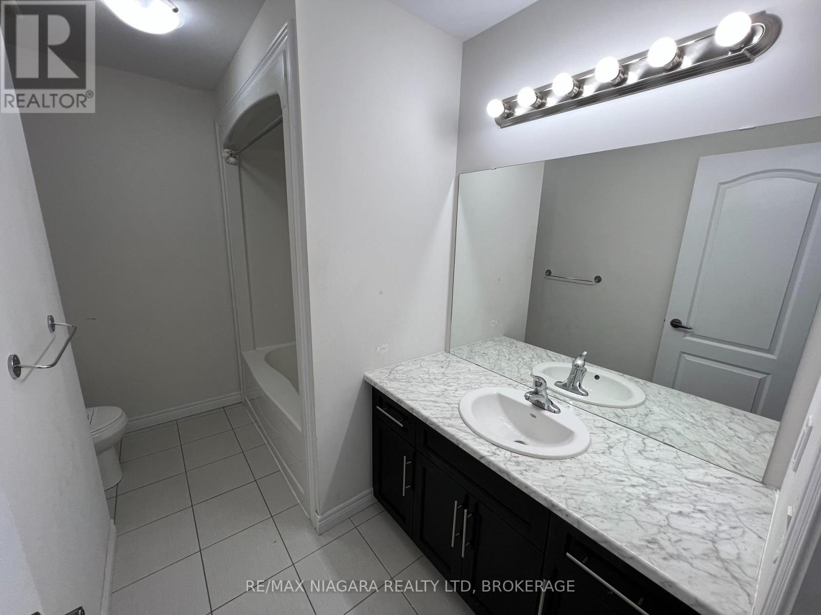23 Fairgrounds Drive, Hamilton (Binbrook), Ontario L0R 1C0 - Photo 34 - X13872248