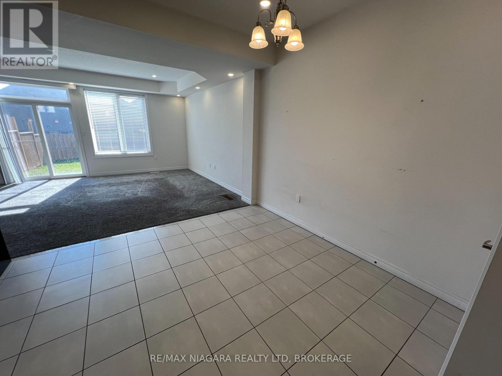 23 Fairgrounds Drive, Hamilton (Binbrook), Ontario L0R 1C0 - Photo 7 - X13872248